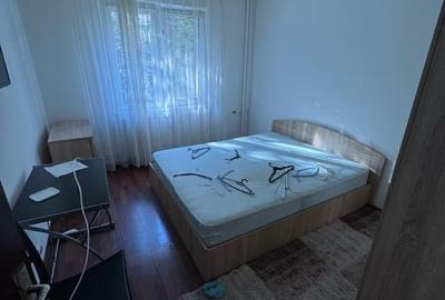 Apartament cu 3 camere semidecomandat în Rahova - 2