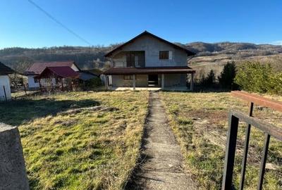 Casa cu teren 2000mp / Alunu - Valcea - 2