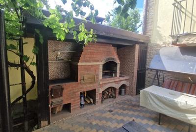 Casă individuală cu 5 camere cu Canalizare în 23 August - 17