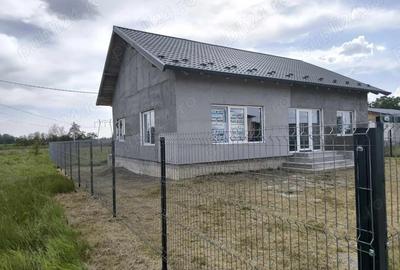 Casă cu 3 camere cu Teren 525 Mp în Stăncești - 1