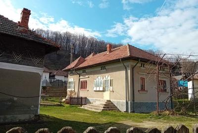 Casă cu 6 camere în Căprioru - 2