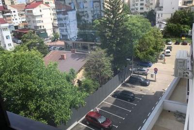 Garsonieră decomandată în Central