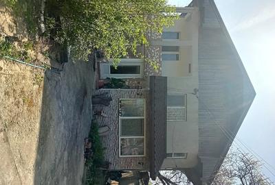 Casă cu 5 camere cu Teren 756 Mp în Central - 1