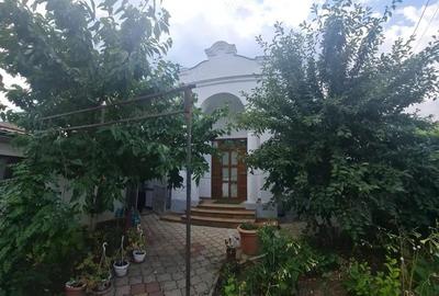 Casa 3 camere + spatiu comercial zona centrala Odobesti