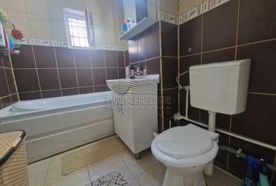 Apartament 3 camere de vanzare decomandat Inel 2 - 18