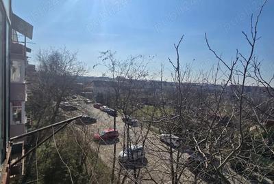 Apartament cu 3 camere semidecomandat în Micro 16 - 3