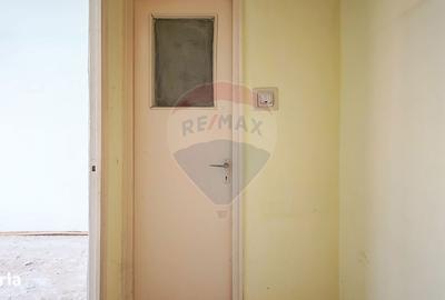 Apartament cu 3 camere semidecomandat în Bartolomeu - 12