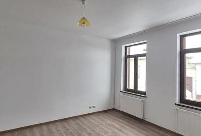 Casa disponibila imediat, Bra?ov - zona Grivi?ei. - 2