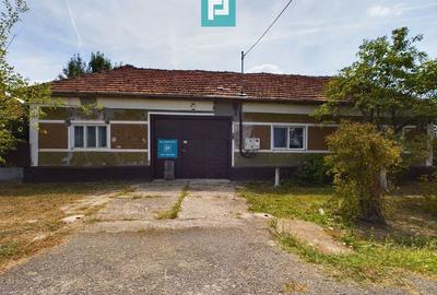 Casă cu 5 camere cu Teren 2158 Mp în Sălăjeni - 1