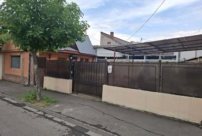 Casă cu 4 camere în Central - 2