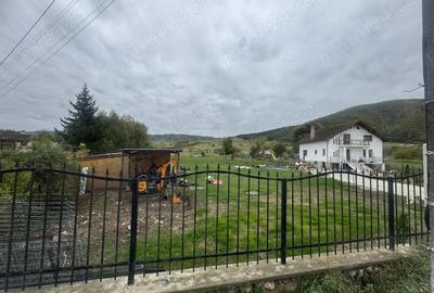 Teren de 2400 mp, în Orlat - 2