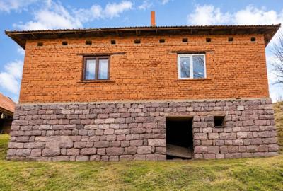 Casă individuală cu 2 camere cu Canalizare în Bulz - 2