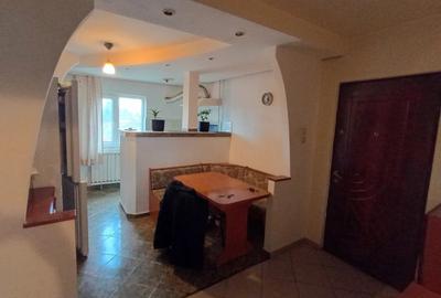 Apartament cu 3 camere decomandat în Lunei - 18