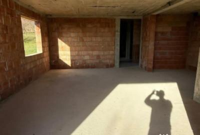 Casă cu 4 camere cu Teren 536 Mp în Groși - 12