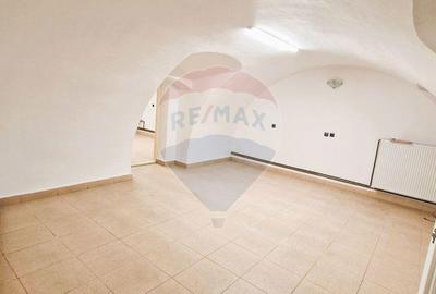 Spa?iu ultracentral versatil activita?i comerciale sau depozit - 1