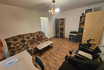 Apartament cu 2 camere semidecomandat în Micro I - 7