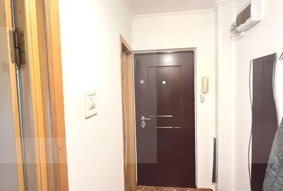 Apartament de 2 camere,etaj 3, zona Primaverii