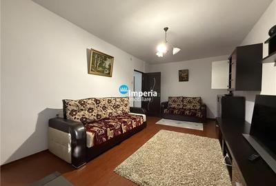 Inchiriez apartament 3 camere, decomandat, Zona Nicolina - Podu Ros - 2