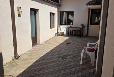 Casă cu 4 camere în Central