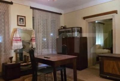 Casă cu 3 camere cu Teren 3900 Mp în Central - 3