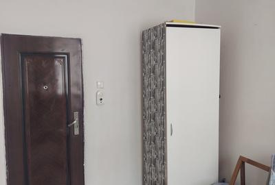 Garsonieră decomandată în Romană