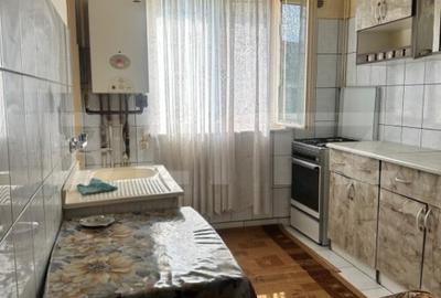 Apartament cu 3 camere semidecomandat în Central