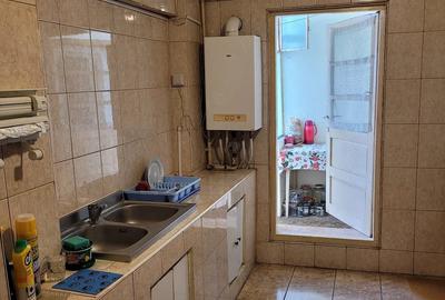 Apartament cu 4 camere decomandat în Prundu
