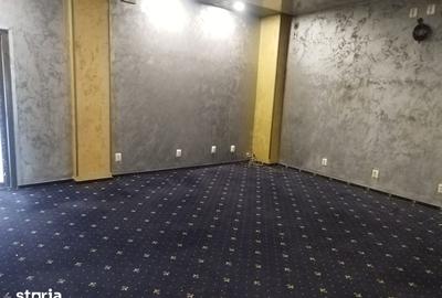 Spațiu comercial, de 70 mp, în Central - 3