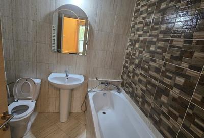 Apartament cu 3 camere decomandat în Central - 3