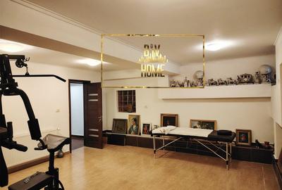 Apartament cu 4 camere semidecomandat în Km 5 - 18