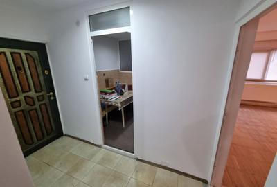 Apartament cu 3 camere decomandat în Poarta 6 - 8