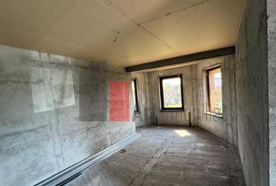 Casa la rosu in Peris - 6