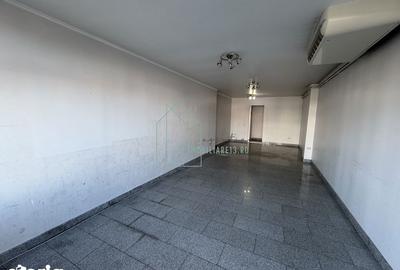 Spațiu comercial, de 40 mp, în Central - 4