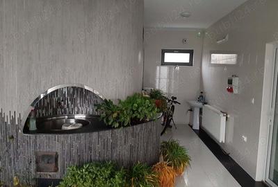 Vila + casa & Spatiu comercial - 8