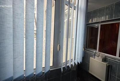 Apartament cu 3 camere decomandat în Micro 6 - 11
