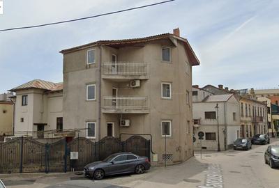 Apartament cu 3 camere decomandat în P-ța Ovidiu