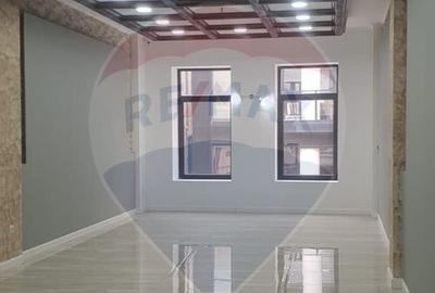 Spațiu comercial, de 230 mp, în Central - 7