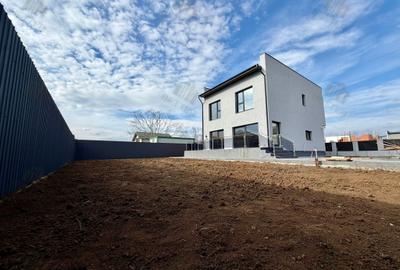 Casă cu 4 camere cu Teren 540 Mp în Berceni - 2