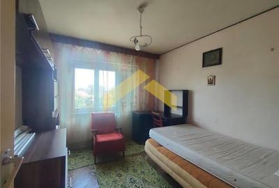 Apartament 3 camere de inchiriat Boul Rosu - 2
