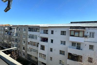 Se vinde apartament cu 3 camere, situat in Comane?ti, Bacau, etaj 4. - 8