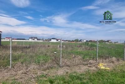 Casă cu 3 camere cu Teren 1000 Mp în Central - 1