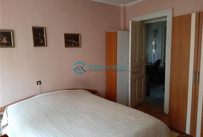 Casă individuală cu 8 camere cu Teren 355 Mp în Central - 9