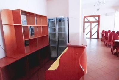 Spațiu comercial, de 250 mp, în Central - 11