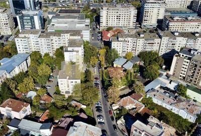 Teren de 1447 mp, în Central - 3