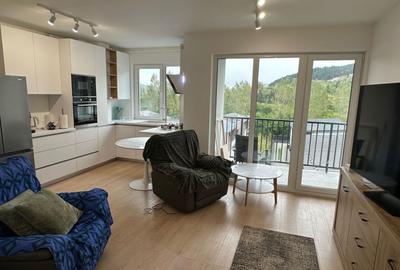 Apartament cu 2 camere semidecomandat, mobilat în Florești