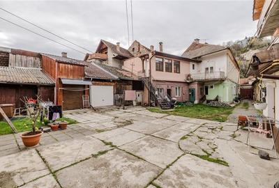 Locuinta cu caracter,doua niveluri,4 camere,terasa,garaj,curte,Centru Istoric Br - 32