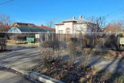 Casă cu 4 camere cu Teren 809 Mp în Central - 1