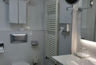 Spațiu comercial, de 3,700 mp, în Unirii - 10