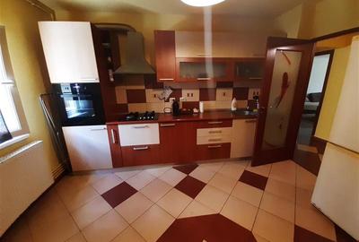 Apartament cu 2 camere decomandat în Micro IV - 16