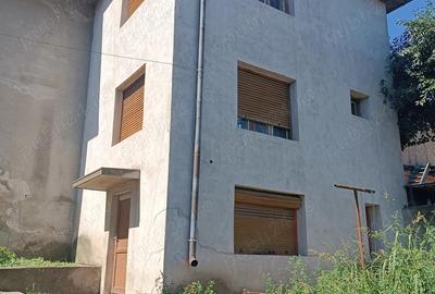 Casă cu 6 camere cu Teren 450 Mp în Central - 7